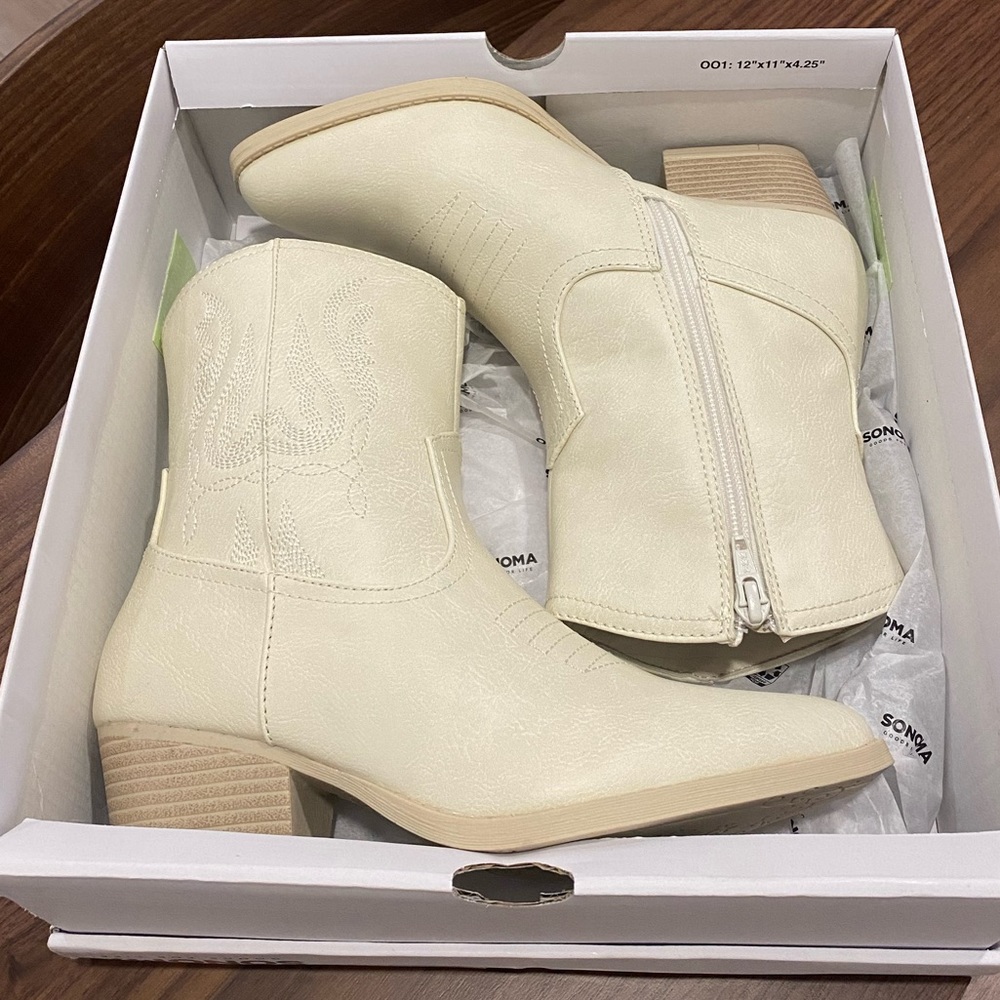 NWT White Cowgirl Boots Size 6